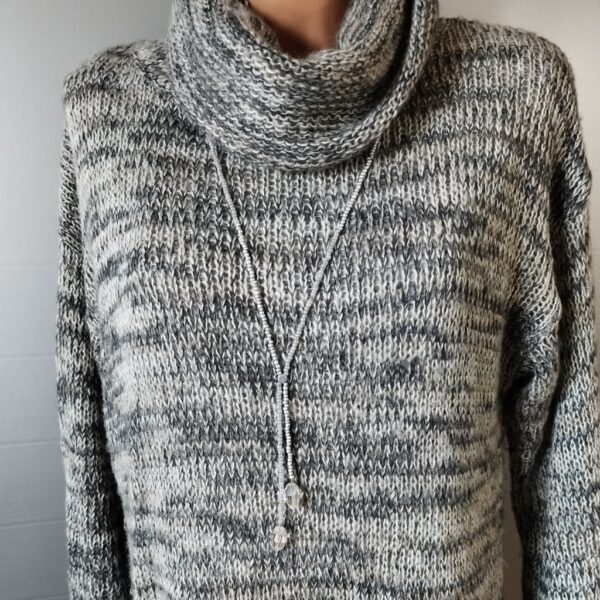 Lange Kette silber-grau mit Kristallen