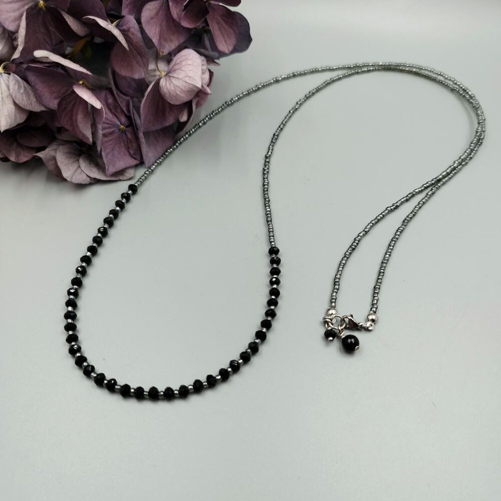 Boho-Schmuck in Schwarz-Grau mit funkelnden Kristallrondellen Schwarze Kette mit facettierten Kristallen