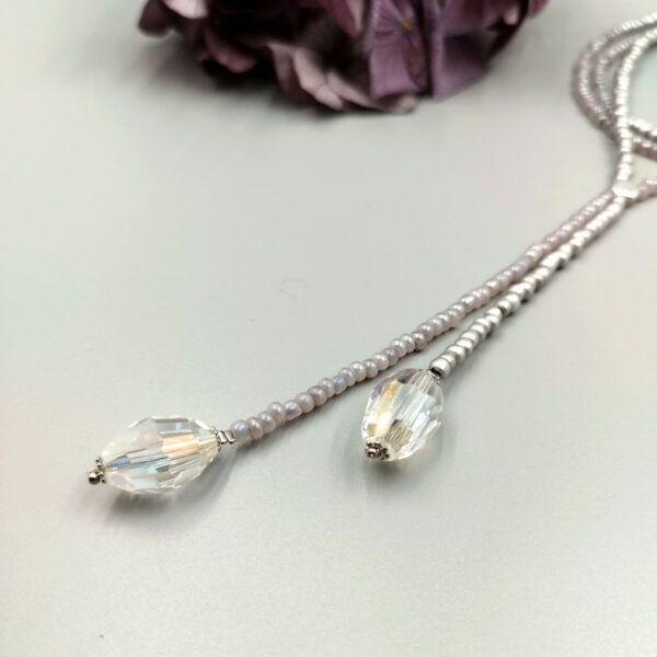 Lange Kette silber-grau mit Kristallen