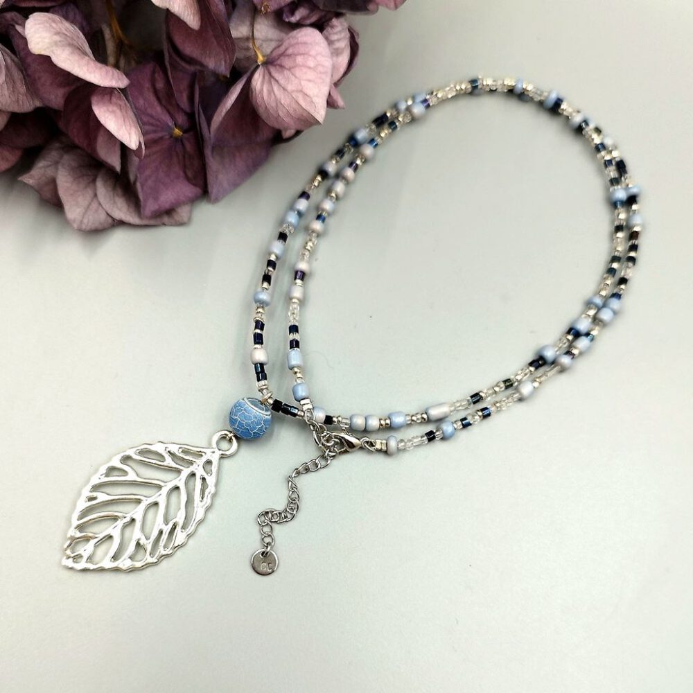 Kette mit blauem Achat & Blattanhänger