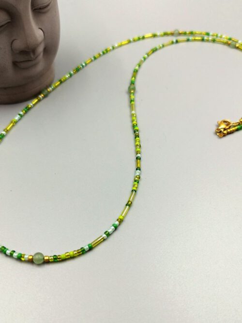 Handgefertigte Kette mit grünen und goldenen Rocailles und Aventurinperlen Kette Rocailles grün gold mit Aventurin