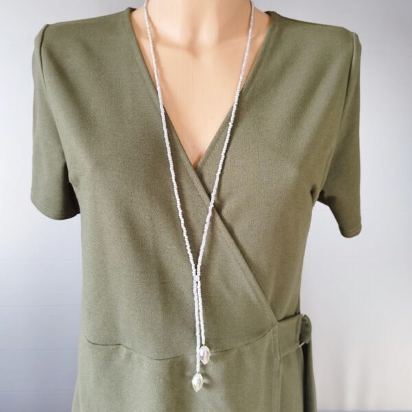 Lange Kette silber-grau mit Kristallen
