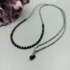 Schwarze Kette mit facettierten Kristallen