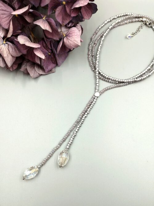Lange Kette silber-grau mit Kristallen