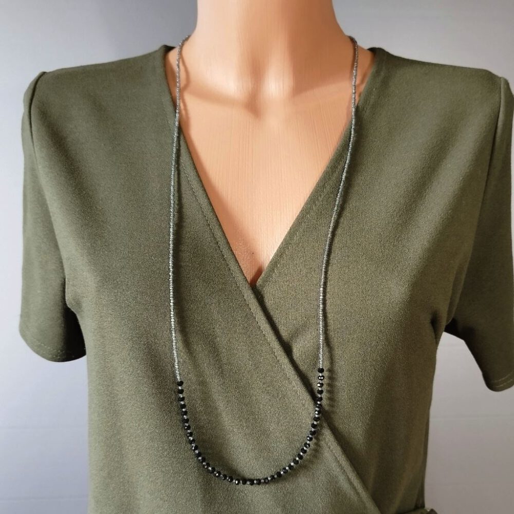 Stilvolle Edelsteinkette für Damen, schwarz-graues Design Schwarze Kette mit facettierten Kristallen