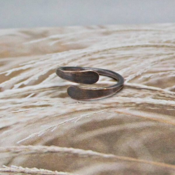 Offener Kupferring oxidiert