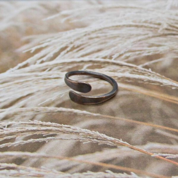 Offener Kupferring oxidiert