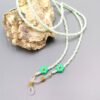 Mintgrüne Brillenkette mit Blümchen