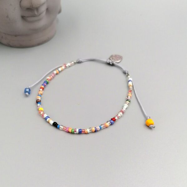 Buntes Boho Armband mit Herzanhänger
