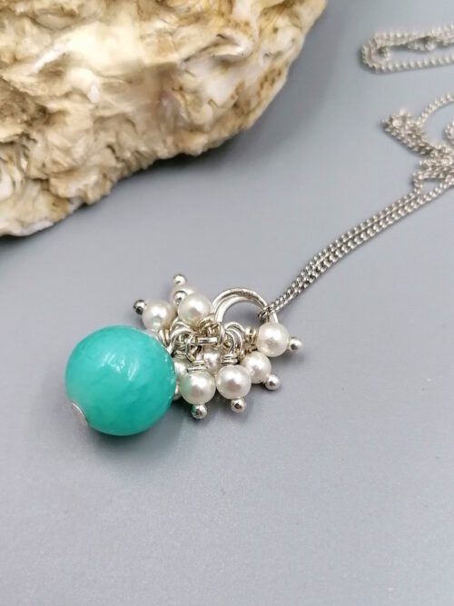 Zarte Edelstahlkette mit türkisfarbener Jaspisperle Zarte Kette mit Jaspis & Glasperlen