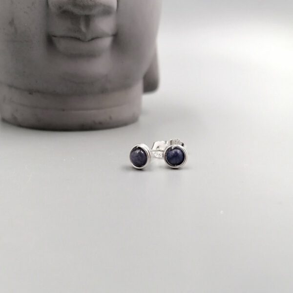 Silber Ohrstecker mit blauen Saphiren