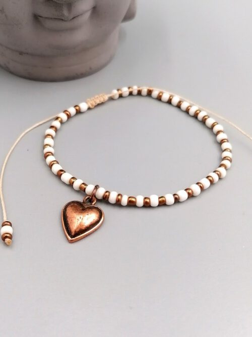 Handgefertigtes Armband mit Herzanhänger, weißen und kupferfarbenen Rocailles Armband Herz weiß kupfer