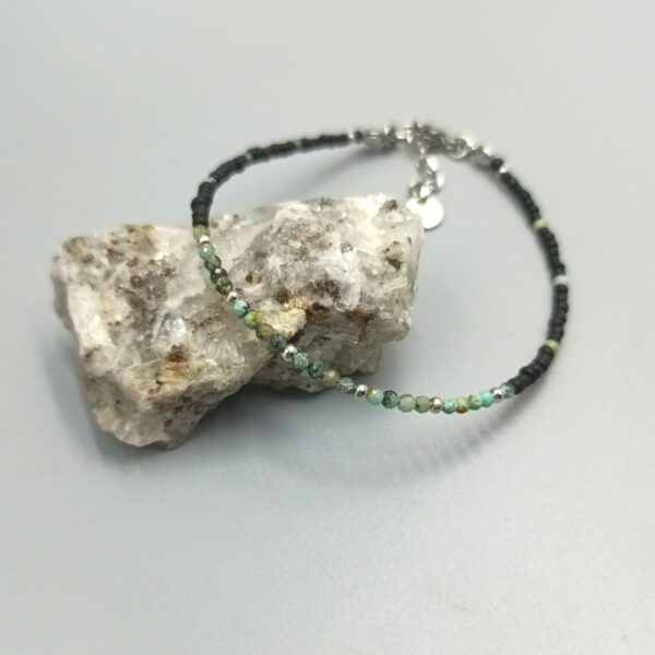 Afrikanischer Türkis – elegantes Armband mit Struktur Armband Afrikanischer Türkis & Edelstahl