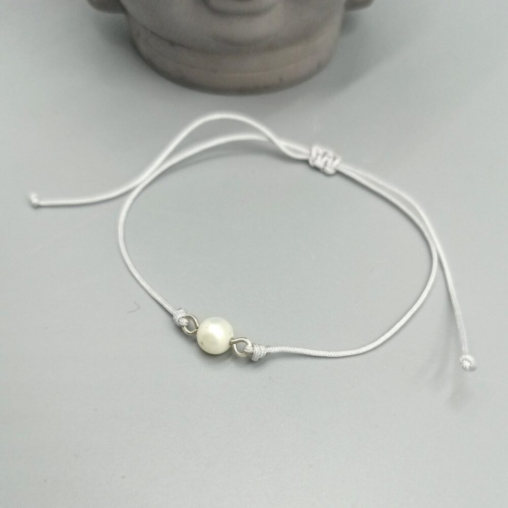 Elegantes Perlenarmband als Geschenkidee Textilarmband mit weißer Muschelkernperle