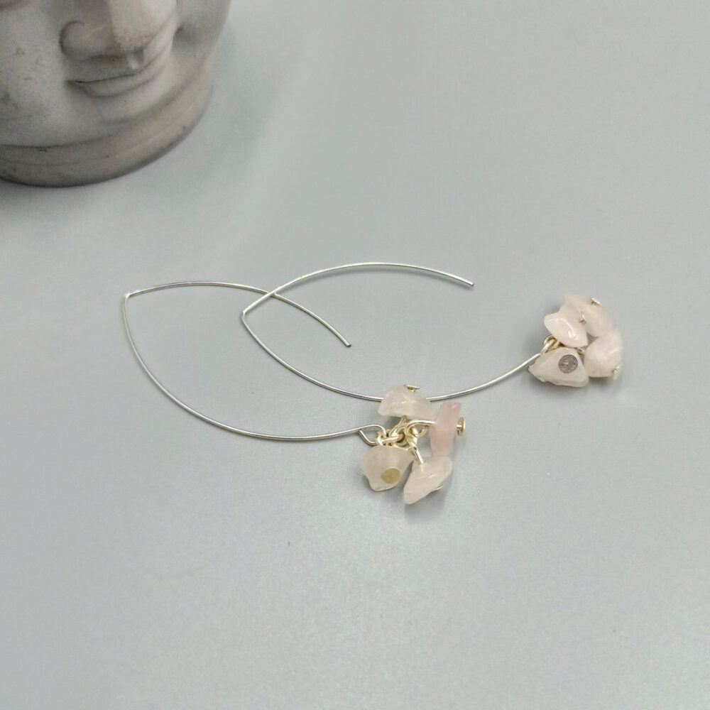 Handgefertigte Rosenquarz-Ohrhänger, 6 cm lang Ohrhänger mit Rosenquarz – versilbert