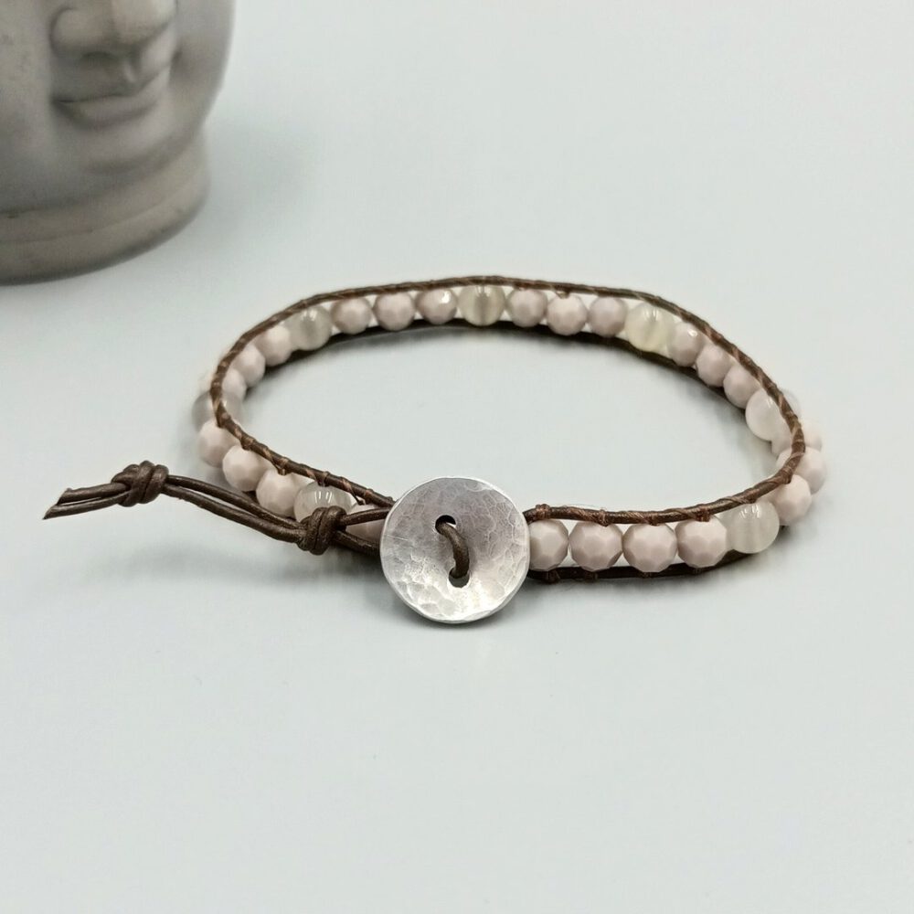 Leder Wickelarmband im Boho-Stil mit handgenähten Kristallen & Achaten. Leder Armband braun mit Kristall & Achat