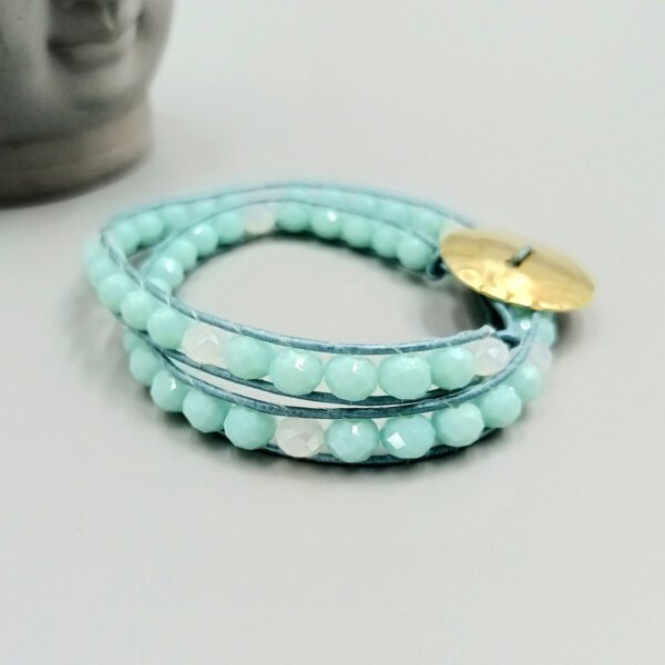 Wickelarmband mit Glaskristallen türkis und opal Leder Wickelarmband türkis, Messingknopf