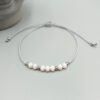 Textilarmband mit rosa Kristallperlen
