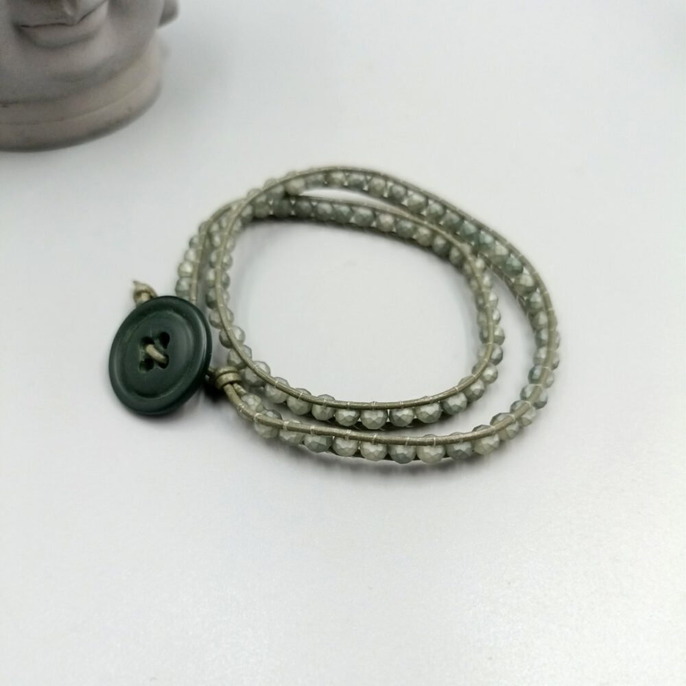 Boho Wickelarmband mit matten Kristallperlen Wickelarmband olivgrün mit Kristallperlen