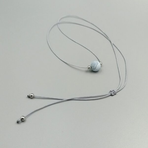 Kette mit blau-grauer Achatperle verstellbar