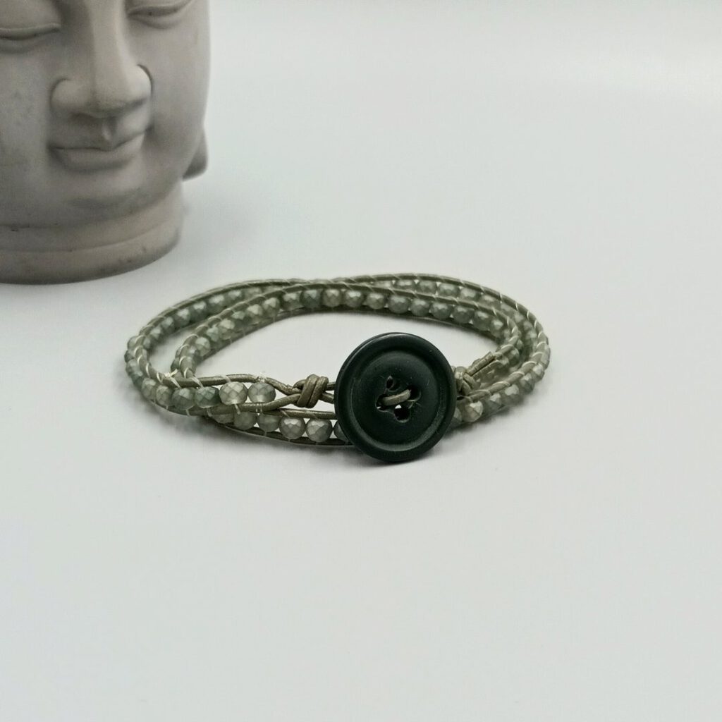 Wickelarmband olivgrün mit Kristallperlen