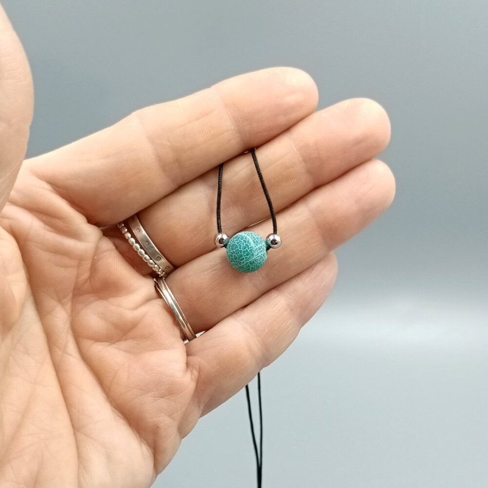 Kette mit matt grüner Achatperle, verstellbar