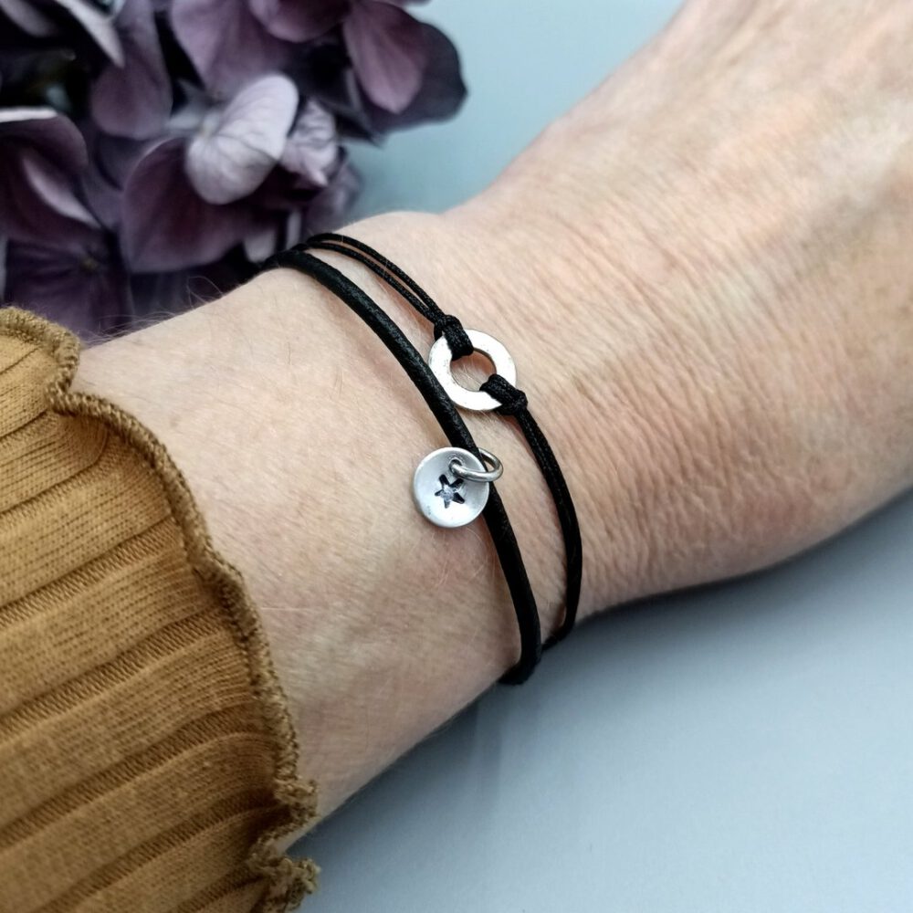 Modernes Unisex Schmuckstück in Schwarz Textilarmband schwarz mit Edelstahlring