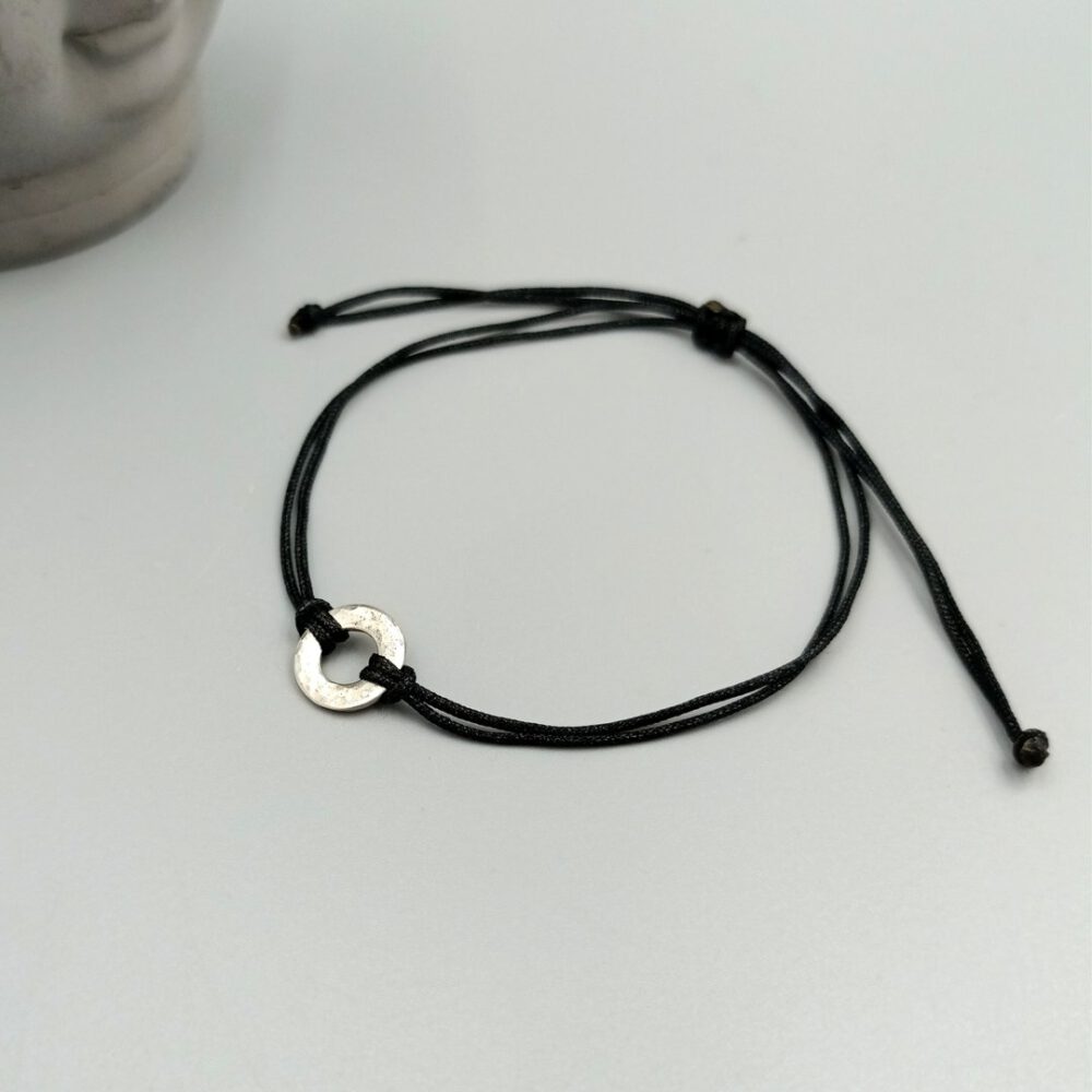 Schwarzes Textilarmband mit Edelstahlring Textilarmband schwarz mit Edelstahlring