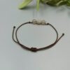 Verstellbarer Ziehverschluss des Armbands mit elegantem Finish. Armband mit Achat & Silberperlen