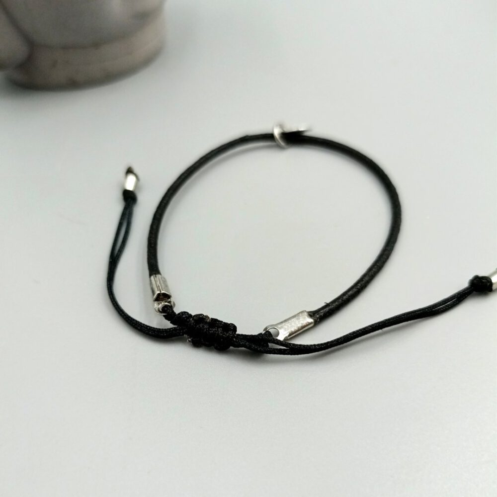 Verstellbares schwarzes Lederarmband für Damen und Herren Lederarmband schwarz mit Stern Anhänger