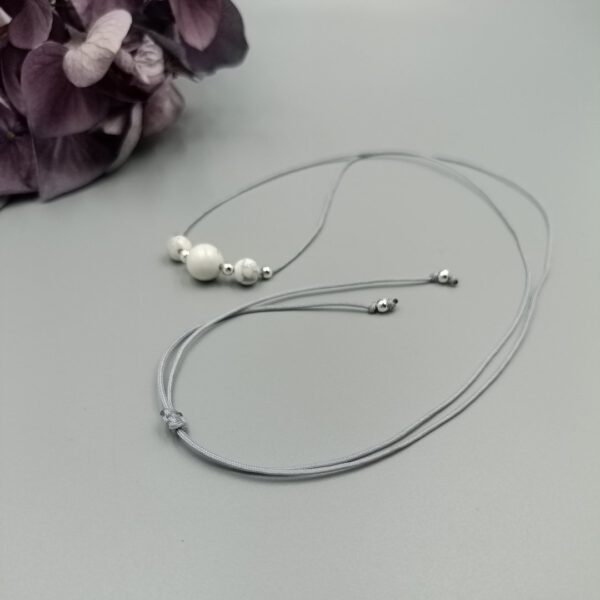 Zarte Howlith Kette in Weiß-Grau