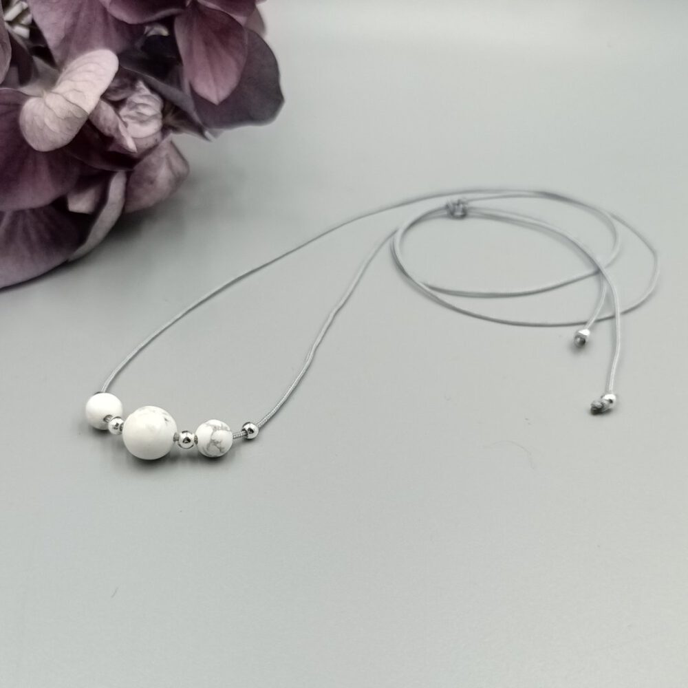 Vollständige Länge der Kette von 70 cm mit verstellbarem Verschluss Zarte Howlith Kette in Weiß-Grau