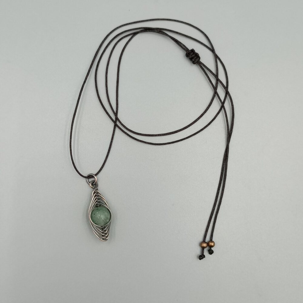 Aventurinperle als Anhänger an brauner Kette Aventurin-Herringbone Kette handgefertigt