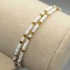Armband auf Schmuckständer präsentiert Zweireihiges Armband Weiß-Gold mit Herz