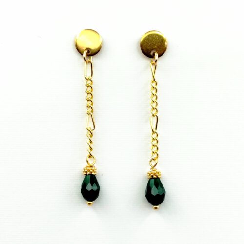 Lang schwingende Ohrstecker aus vergoldetem Edelstahl mit grünen Kristalltropfen. Ketten-Ohrstecker Gold mit grünem Tropfen
